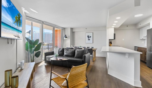 Contemporary Arlington Apartment Featuring City Views