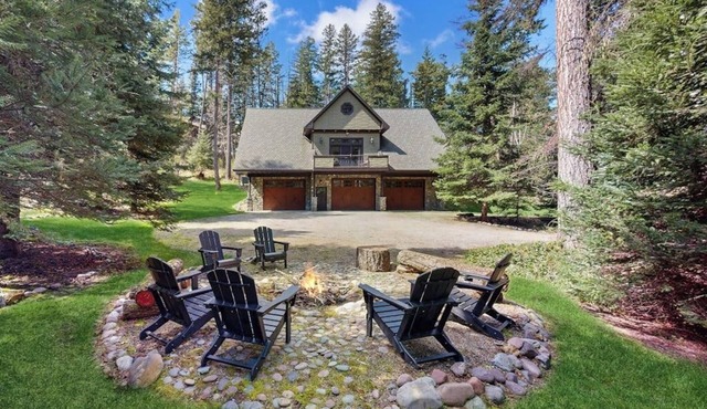 Conveniently located home w/full kitchen, w/d, deck