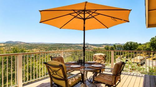 Copperopolis Home - Lake Access & Mtn Views
