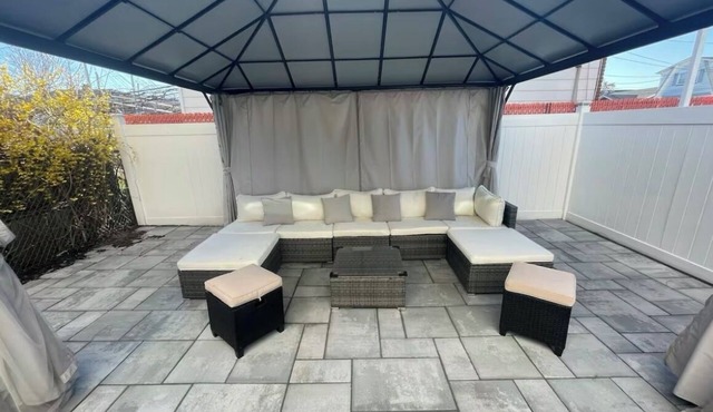 Cozy Backyard Oasis near EWR/NYC/American Dream Mall