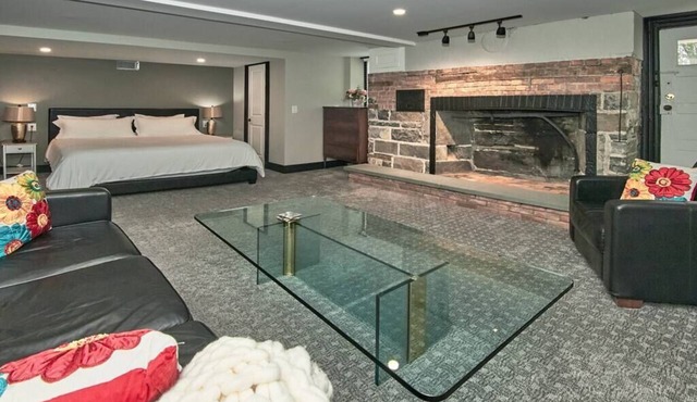 Cozy studio on 36 acres close to everything in Warwick
