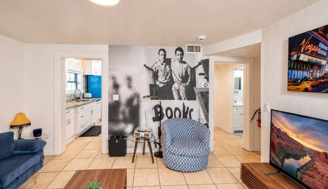 Downtown Blue Bungalow w/Fully Fenced Yard, AC, W/D, 3 Smart TVs, Den, Fast WiFi