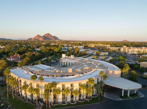 Embassy Suites by Hilton Phoenix Biltmore