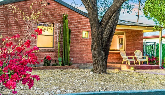 Entire Home, Central Tucson Near UofA Campus and downtown Tucson