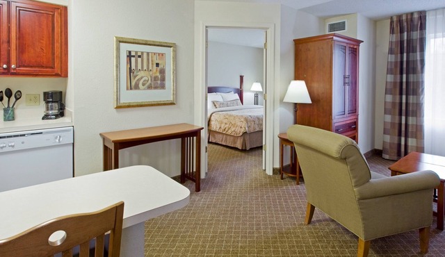 Free Breakfast Buffet. Outdoor Pool. Gym. Only 20 Min from Princeton.