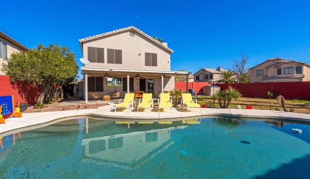 Glendale getaway Pool & Games