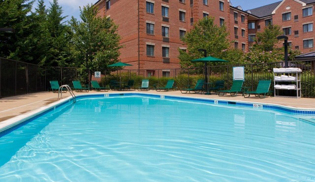 Great Value! Cozy 2 Bedroom Suite in Mclean | Free Breakfast + 24h Business Center