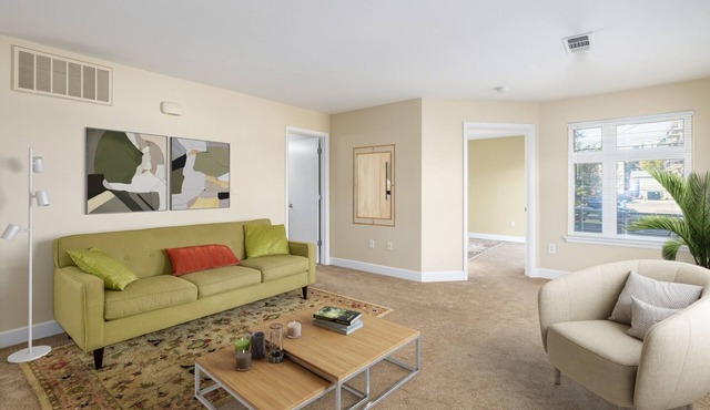 Highlands Haven: Private Carriage House with Modern Comforts