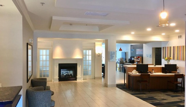 Holiday Inn Express & Suites Bethlehem Airport-Allentown Area