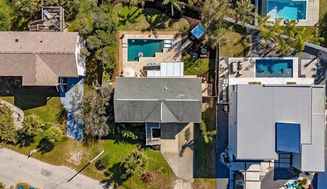 King Suite, Hot Tub, Pool, BBQ Grill, Bikes, Patio, EV Charger, 600 ft 2 Beach!