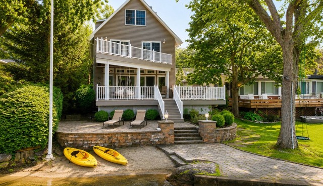 Lakefront | Dock Kayaks Fire Pit Sleeps 10