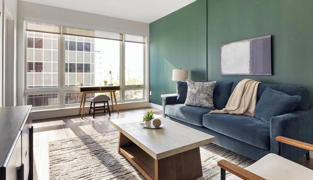 Landing | Chic 1BD, Rooftop Lounge, Gym