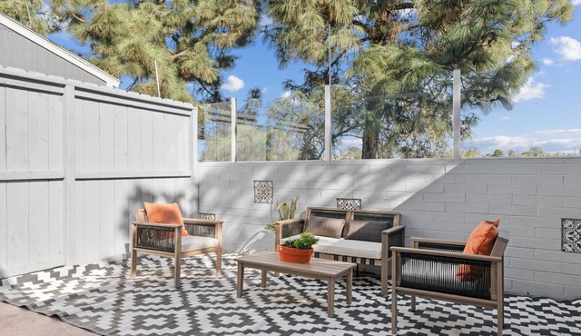 Modern & Stylish Urban Cottage in desirableTalmadge Neighborhood