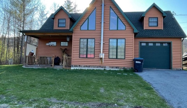 Moose Lodge - Rustic and Cozy
