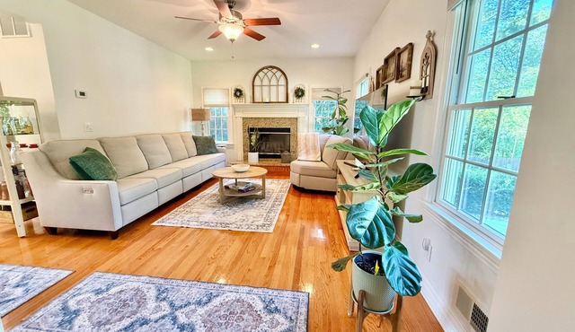 NEW" Cozy pristine home in Union County NJ, Mins to NYC free coffee, Smart Tvs