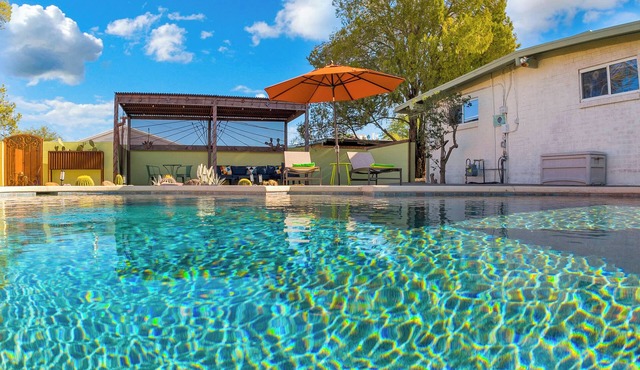 Our Private Oasis. Upscale, Pet Friendly, Pool Heat Available
