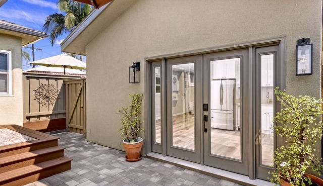 Private Cottage near Village, Zoo and Beaches