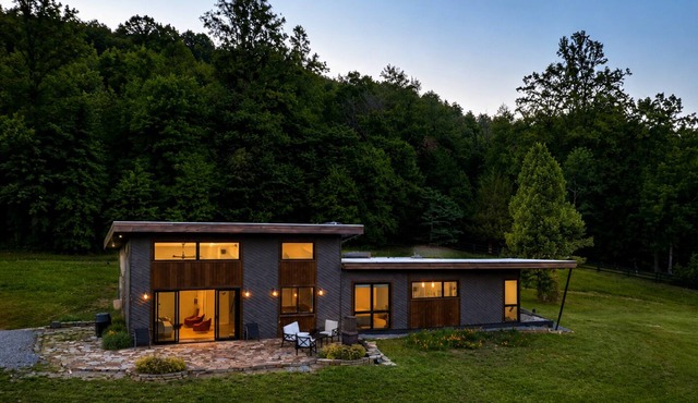 Quiet, Pet-friendly, Mountain Escape Near Wineries & Hiking