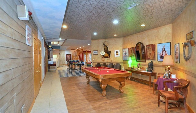 Redbud Keep - move theater, wifi, golf, view, recreation center access, grill