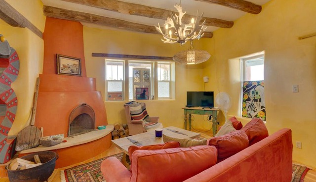 Santa Cruz Home w/Mountain Views!