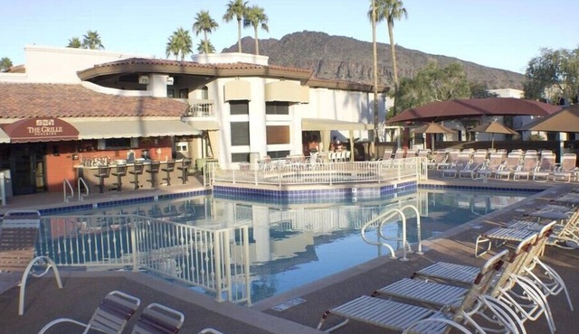 Scottsdale Camelback Resort Inviting 3BR Condo with Jacuzzi