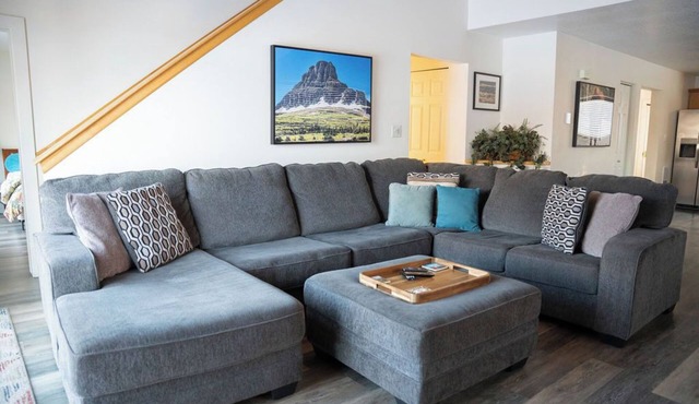 Spacious and Comfortable Chalet - 10min from Skiing, 45min from Yellowstone