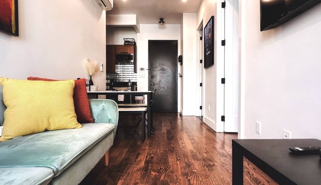 Spacious Boutique Apartment w/Laundry + Roof Deck + 5 min to Subway + Parking