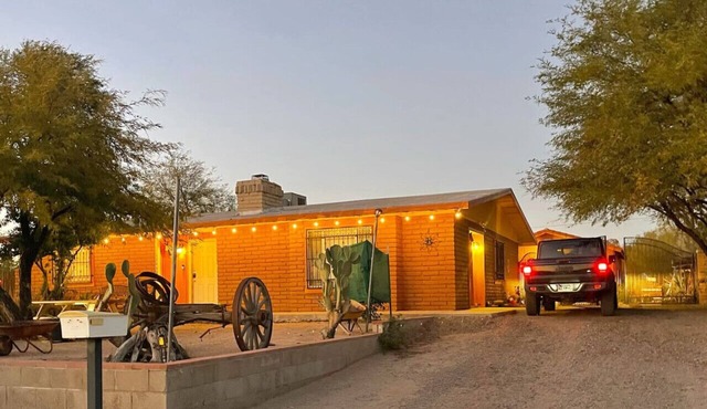 Spacious Desert Getaway ~ Scenic Views ~ Hammock!