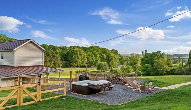 Spacious & Fun Family Oasis ~ Games ~ Hot Tub ~ View