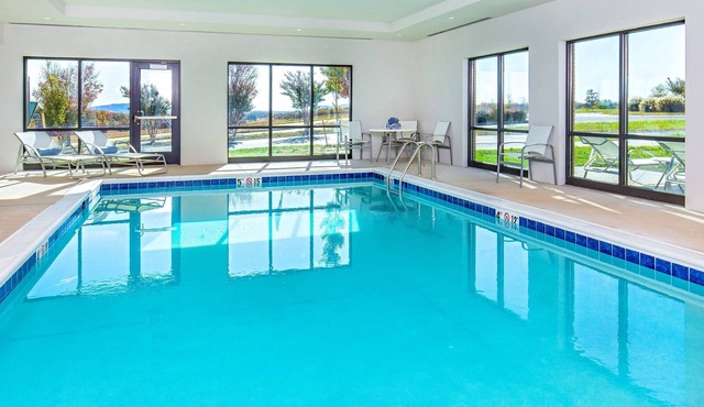 Spacious Studio | Free Breakfast + Pool Access
