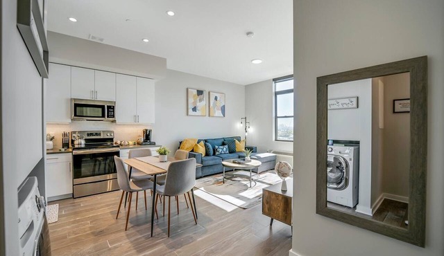 Stylish 1br Unit. Parking. Easy Ride to NYC