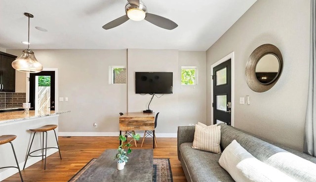 Stylish 2BR Retreat Near Mile High + Jefferson Park