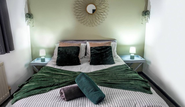 Stylish 3 bedroom Wigan House sleeps 7