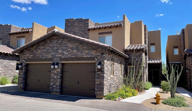Superb Downtown Cave Creek!