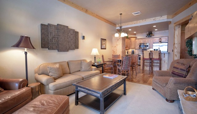 Teton Springs Condo #307 in Victor w/A/C, W/D, WiFi, Balcony, Grill & Garage