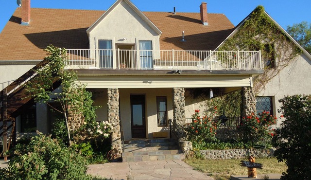 The LANDMARK Western Apartment