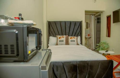 Tiny haven Studio with free WI-FI and Parking