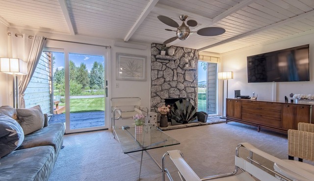 Townhouse near GTNP and Yellowstone -Spectacular Views - 2-3 bed-2 bath