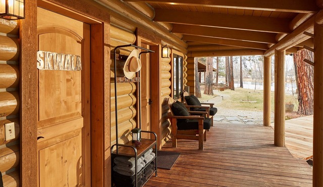 Traditional Skwala Cabin Room on The Bitterroot River