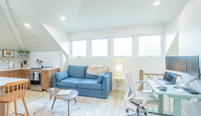 Upscale Two Bedroom Carriage House with Workspace
