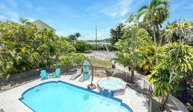 Waterfront Paradise with Private Dock & Pool - Naples/Marco Island Summer/Snow