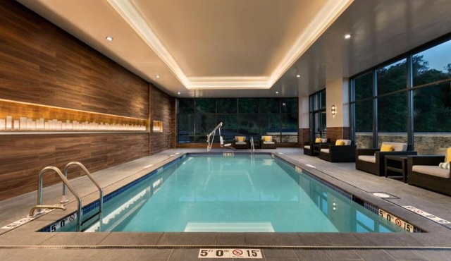 Where Comfort Meets Style! Indoor Pool, Free Breakfast, Pets Allowed!