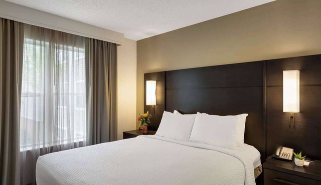 Your Home Away From Home! Fully-equipped Kitchen, Free Breakfast, Pets Allowed!