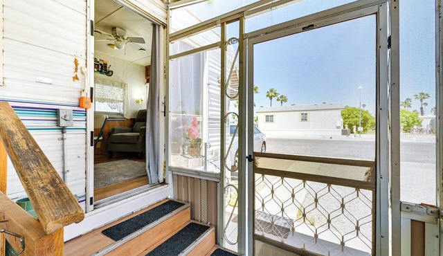 Yuma Getaway w/Pool Access, 5 Mi to Lutes Casino!