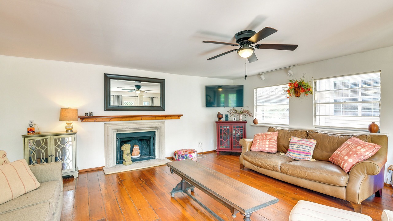 Photo of Livingroom in Clear Lake Shores
