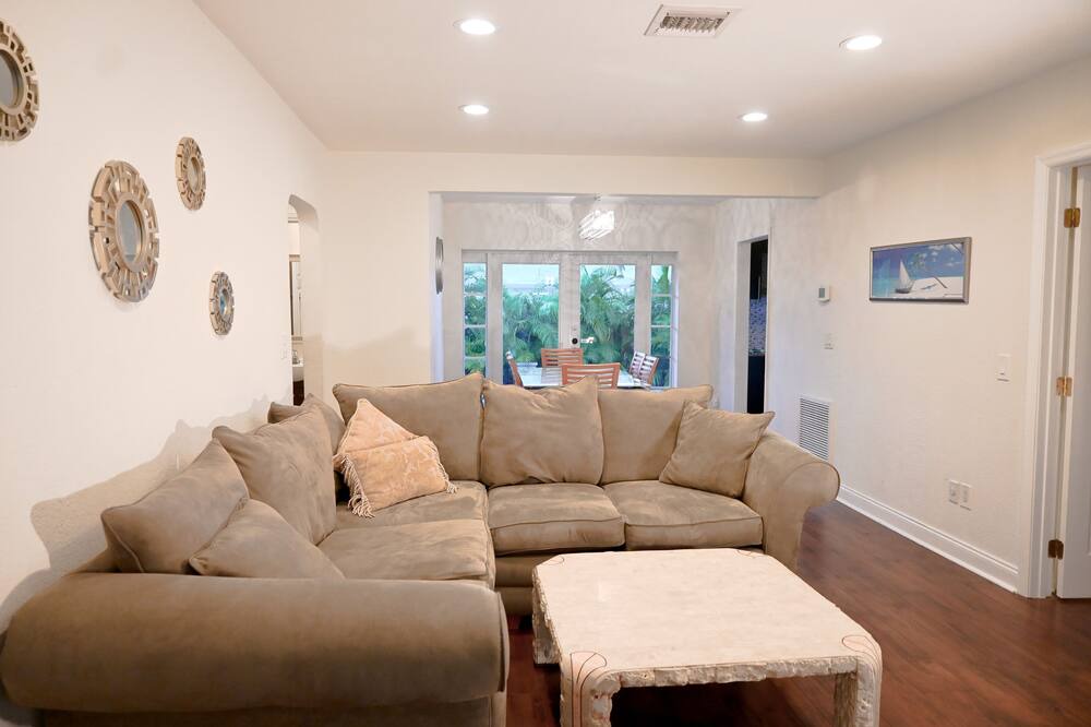 Photo of Livingroom in Royal Poinciana