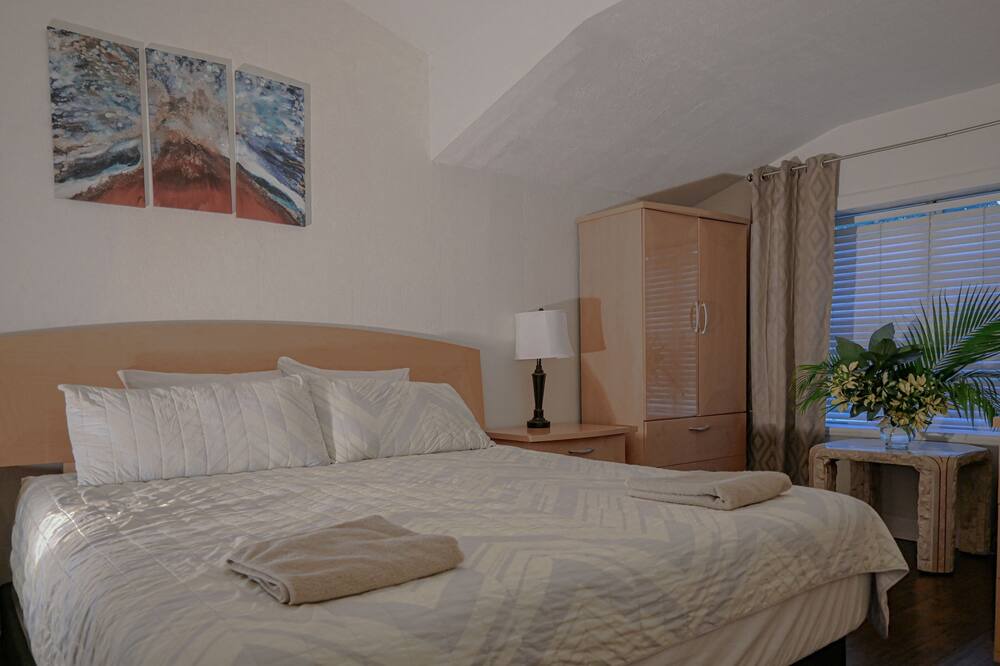Photo of Bedroom in Royal Poinciana