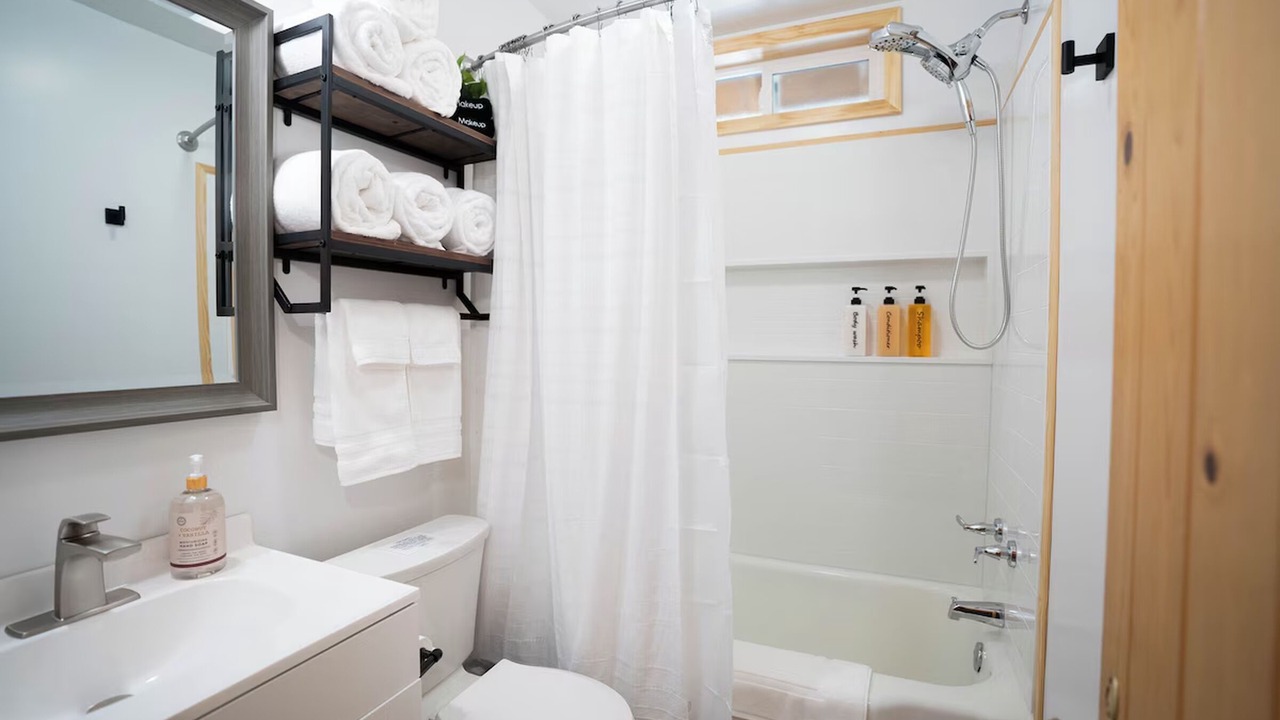Photo of Bathroom in Strawberry